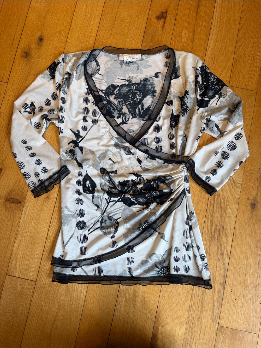 Papillon Blanc Black and White Floral Wrap Tunic Size Medium - C69-027
